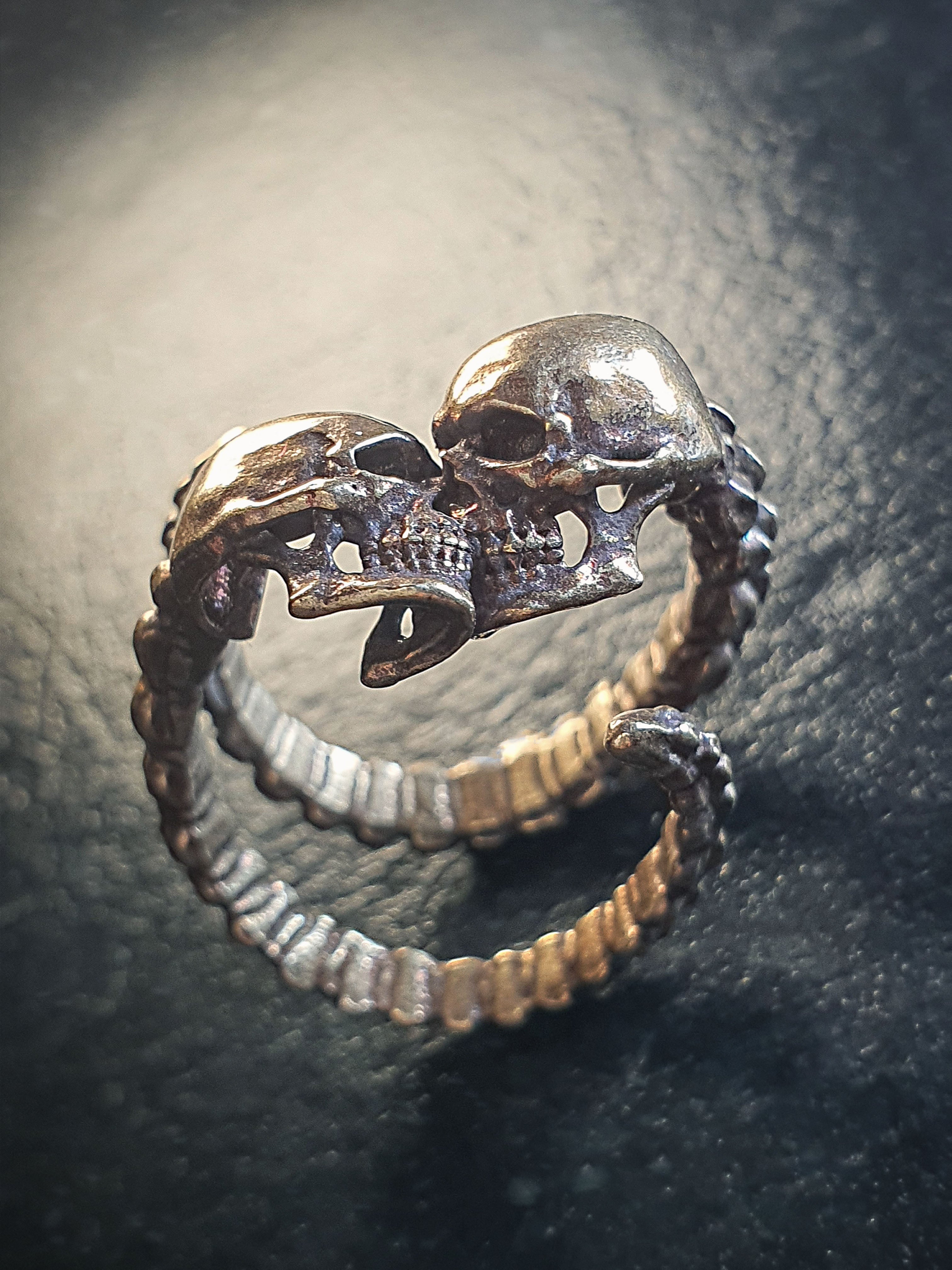 Eternal Kiss adjustable Skull Ring | 925 Silver + Brass – Vector